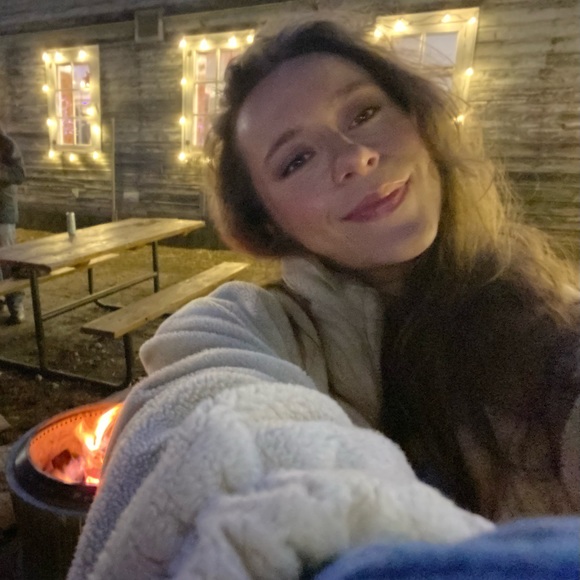 Meet your Posher, Jessica! - Picture 5 of 6